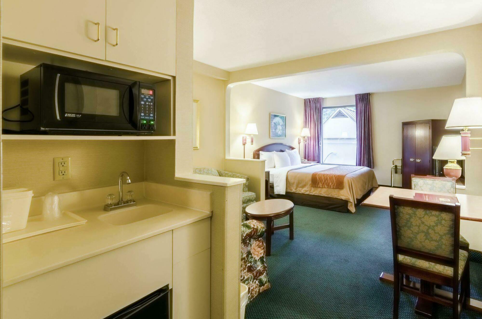 Comfort Inn & Suites Grundy Buitenkant foto